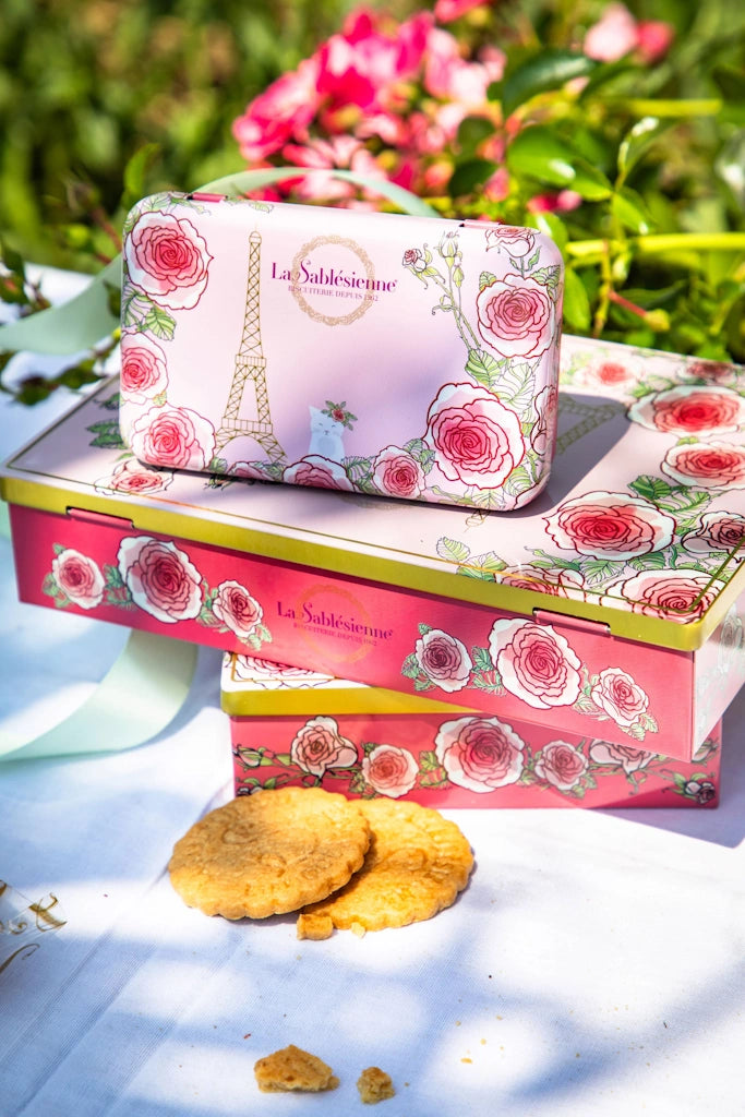 "Un matin à Paris" Pure Butter Shortbread Cookies Box makes a perfect Valentine's (or any day) gift on its own or combine it with some of our flowers, gift baskets, or other gift options.